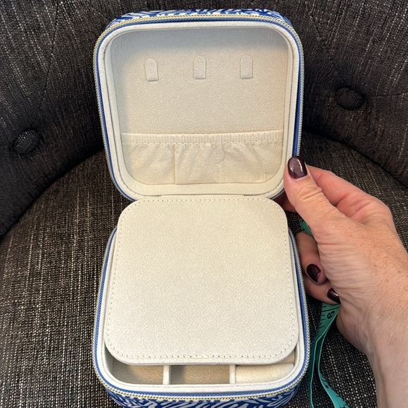 Lilly Pulitzer Jewelry Case in Zee Bebe - Picture 7 of 7